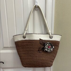🌺BRIGHTON Brown Straw Tote with Cream Leather Trim and Floral Applique